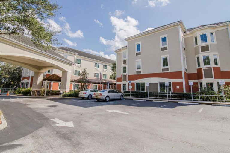 2 lake orienta entrance c1000x667 768x512