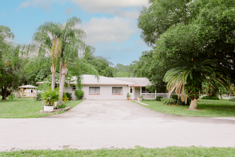 lantern senior care 1 768x512