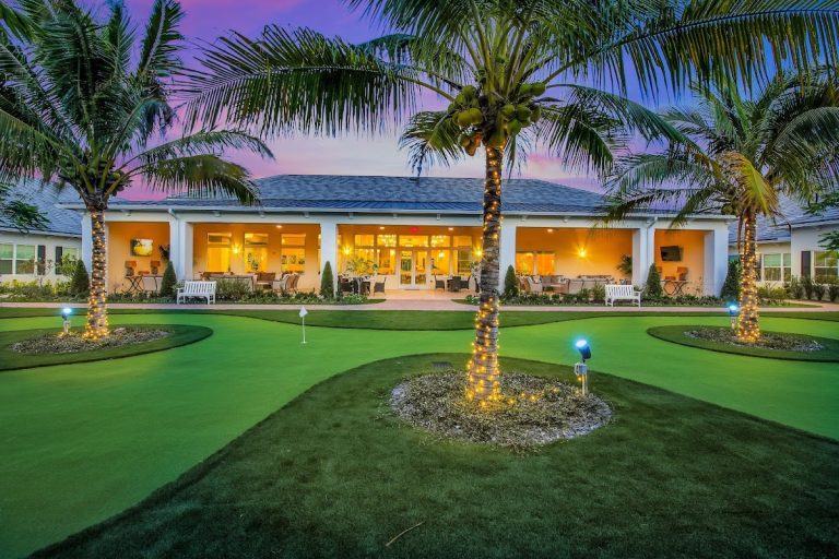 courtyard gardens senior living 768x512