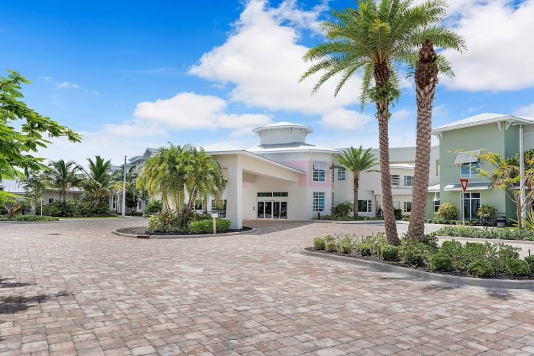 luxe senior living at jupiter 768x512