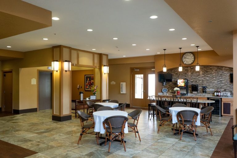 summer vista assisted living community 768x512