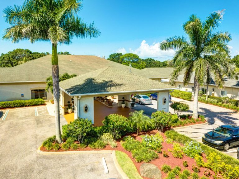 the lynmoore at lawnwood assisted living and memory care 768x575