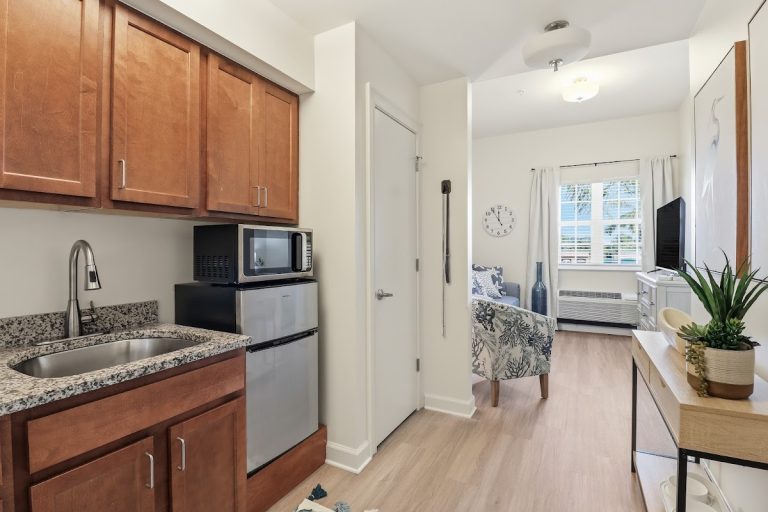 beach house naples assisted living memory care p2 768x512
