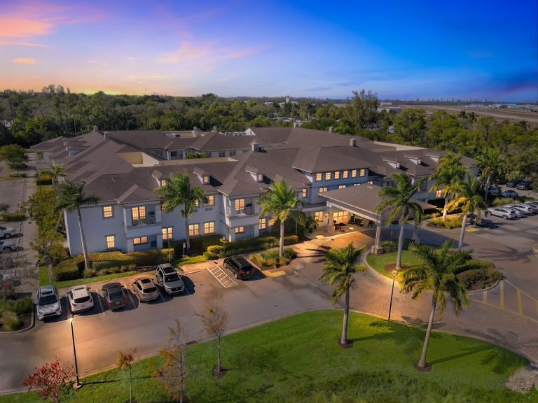beach house naples assisted living memory care p4 768x576