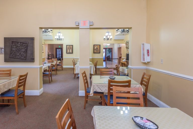 colonial assisted living at palm beach llc 768x513