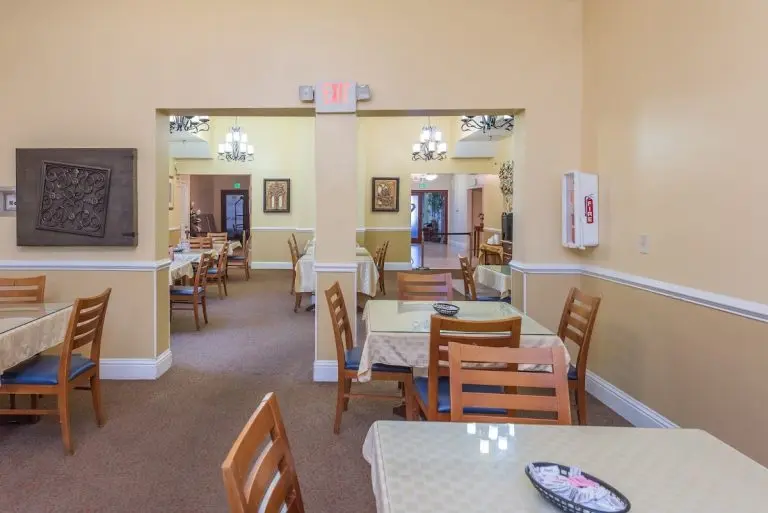 colonial assisted living at palm beach llc 768x513