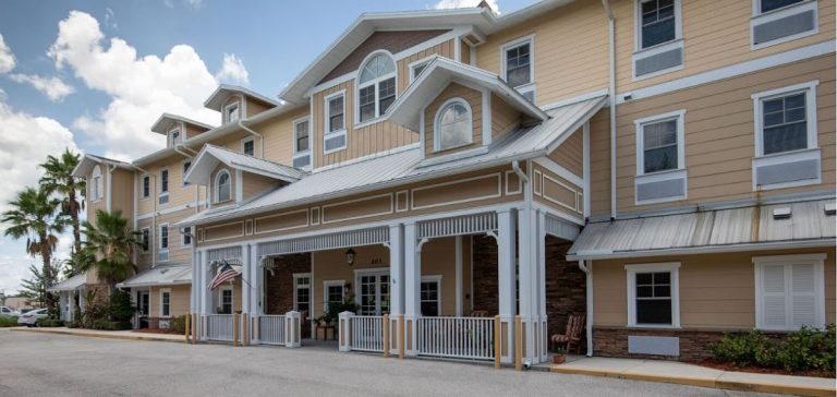 grand oaks 768x364