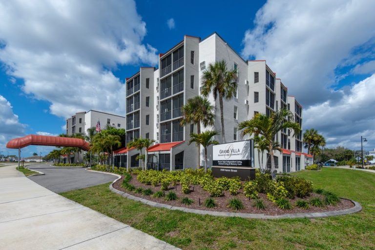 grand villa of port charlotte 768x512