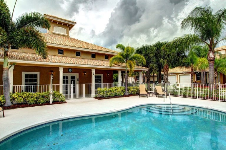 royal palm assisted living llc p3 768x512
