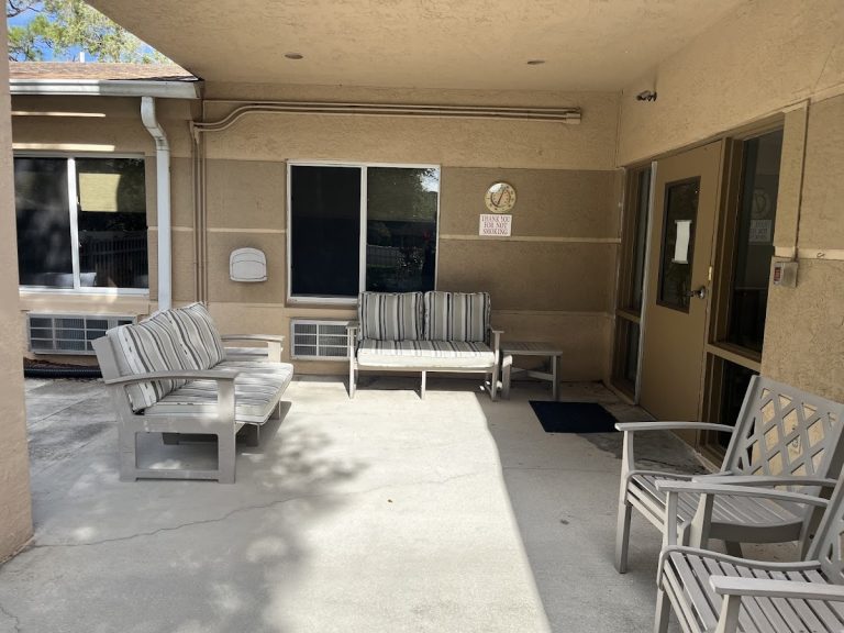 solaris senior living north naples p4 768x576