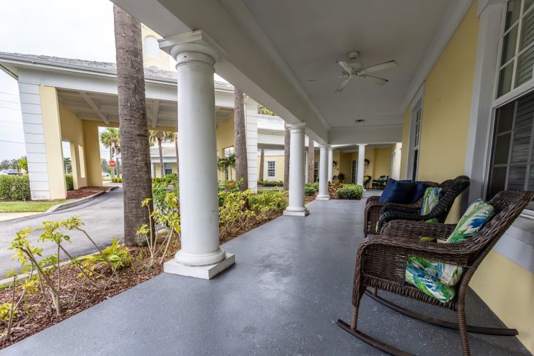 the barclay at vero beach assisted living p4 768x512
