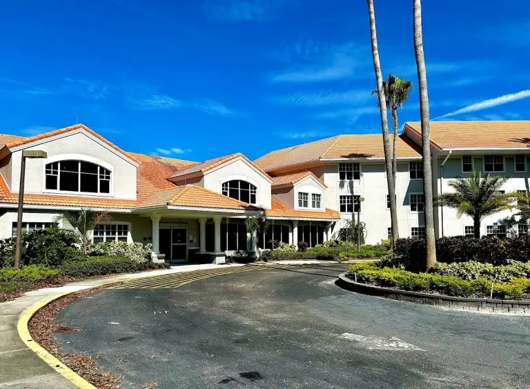 venice palms senior living llc 768x564